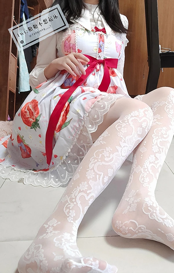 白虎福利姬糖糖不想起床 草莓洛丽塔尺度图